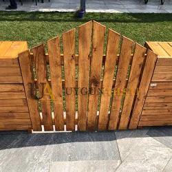 Çit Görünümlü Ahşap Bahçe Kapısı Çit Görünümlü Ahşap Bahçe Kapısı